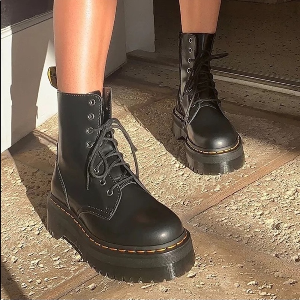 Dr. Martens Jadon Lace-Up Boots - US 9/EU 40 - barely worn